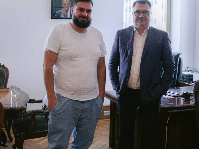 Мика Бадалян провел встречу с директором Русского дома в Ереване Вадимом Фефиловым