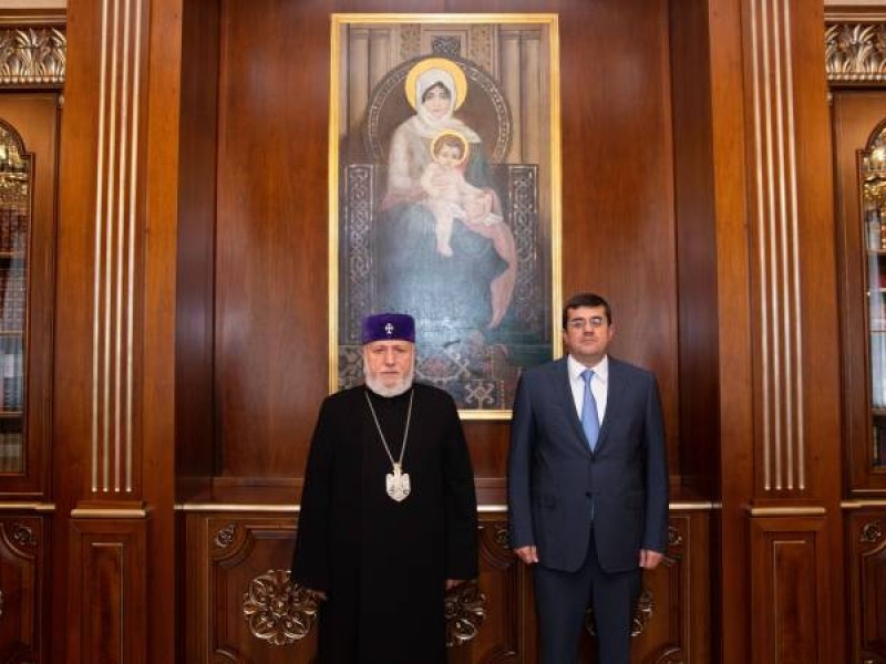 Президент Арцаха Араик поздравил Католикоса Всех Армян Гарегина II с 70-летием