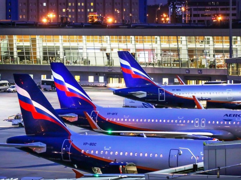Песков: правительство РФ ведет работу по возобновлению международного авиасообщения