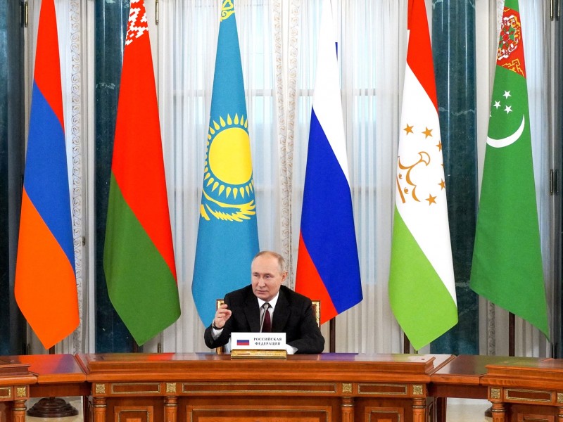 Путин заявил о необходимости выработки мер по разрешению конфликтов на пространстве СНГ