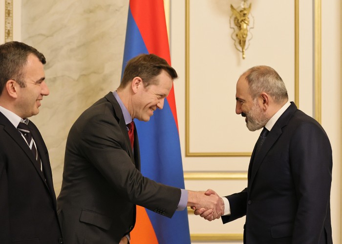Пашинян обсудил с вице-президентом Microchip Technology работу на армянском рынке 