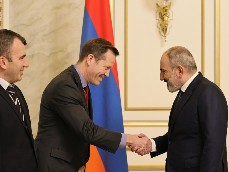 Пашинян обсудил с вице-президентом Microchip Technology работу на армянском рынке 