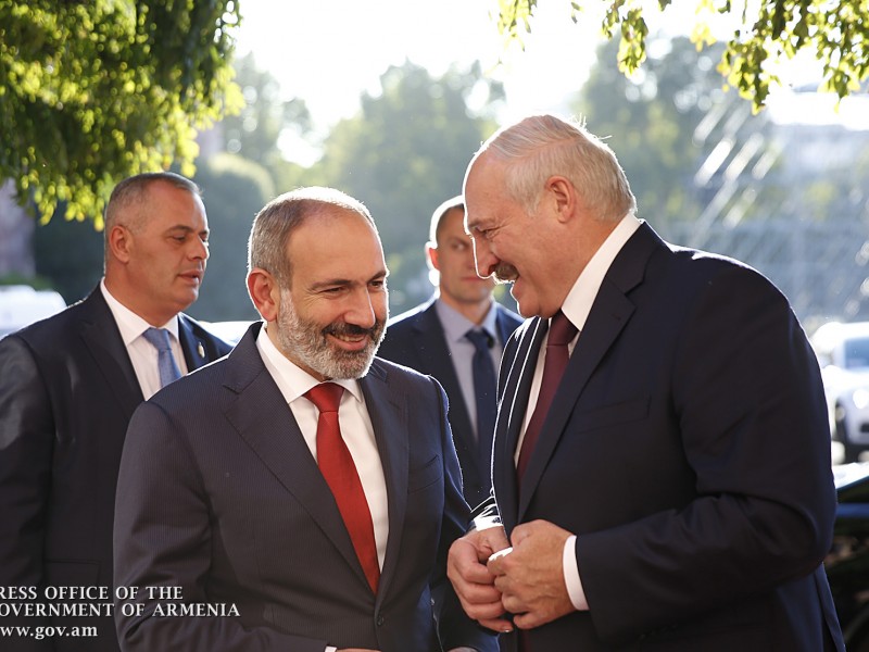 Ни с кем дружить против Армении не станем - Лукашенко  