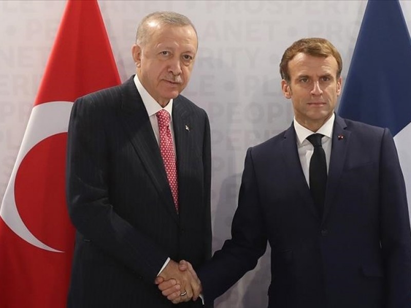 Чавушоглу: Макрон в ближайшее время может совершить визит в Турцию