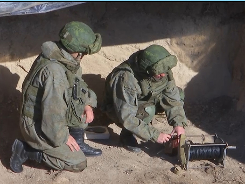МО России: Продолжается уничтожение взрывоопасных предметов, обнаруженных в Карабахе