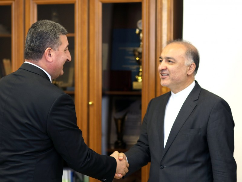 Саносян и посол Ирана обсудили ход реализуемых совместных проектов