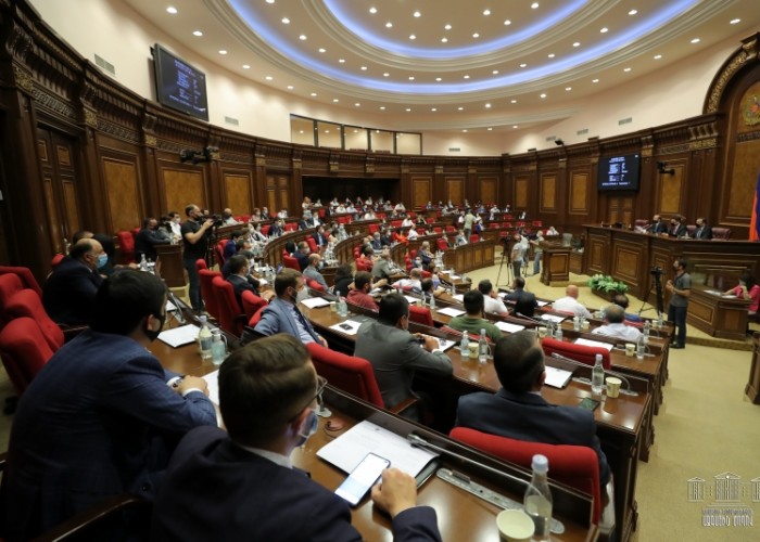 Оппозиция обвиняет власти в проведении «декоративных реформ»