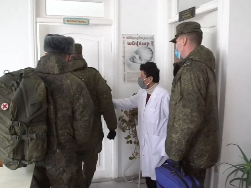 Российские военврачи оказали помощь в Аскеранском районе Нагорного Карабаха