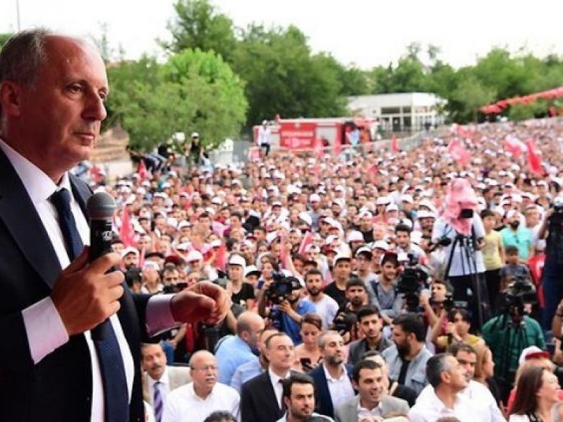 Главный соперник Эрдогана публично признал поражение на выборах в Турции