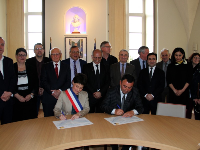 Արցախի Մարտունին եւ Ֆրանսիայի Բուր-դե-Պեաժը ստորագրել են բարեկամության հռչակագիր