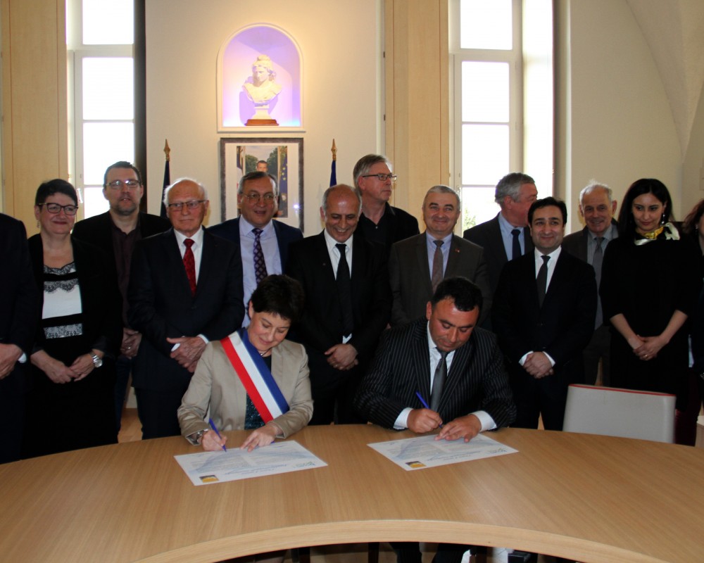 Արցախի Մարտունին եւ Ֆրանսիայի Բուր-դե-Պեաժը ստորագրել են բարեկամության հռչակագիր