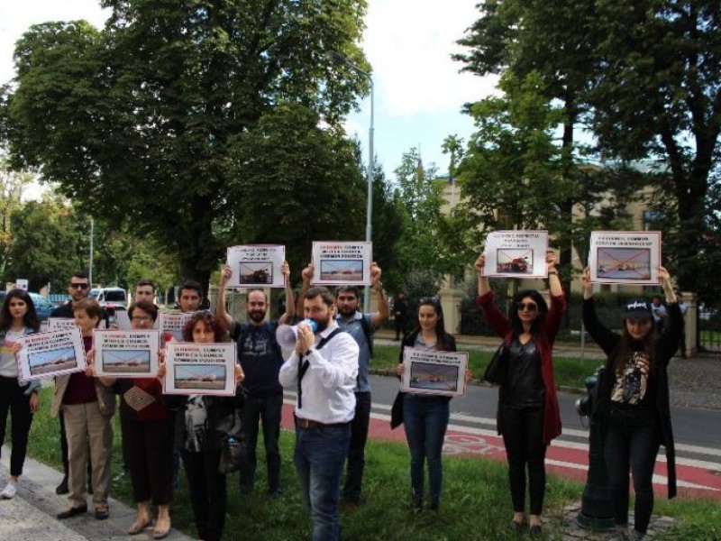 В Праге прошла акция протеста против продажи Словакией оружия Азербайджану