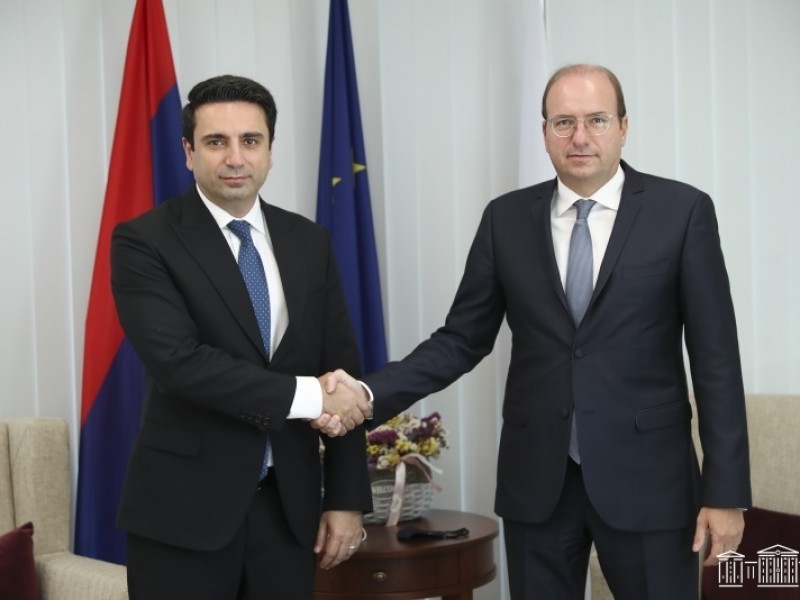 Делегация во главе с Аленом Симоняном встретилась с министром обороны Кипра