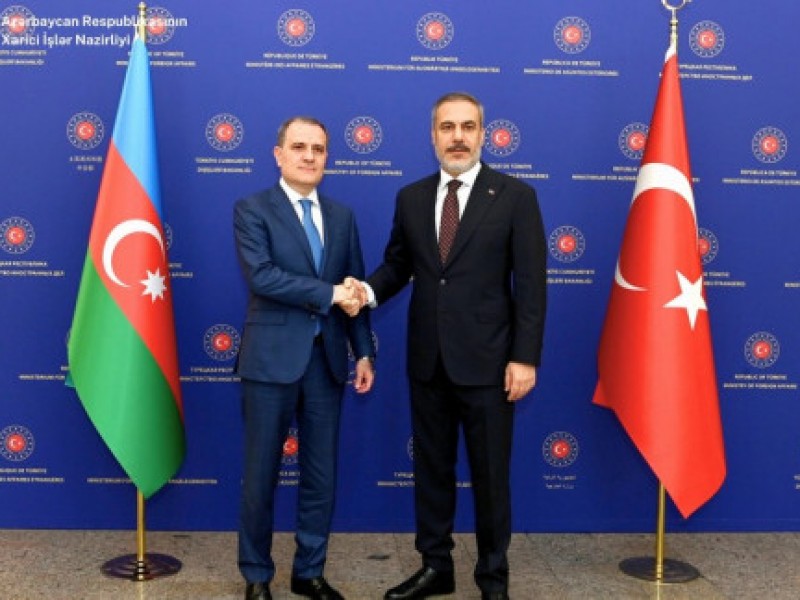 Байрамов: Азербайджан против отвода войск с армяно-азербайджанской границы 