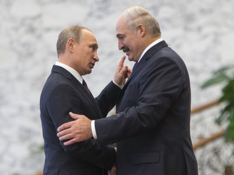Песков: Путин не будет звонить Лукашенко в связи с задержанием россиян