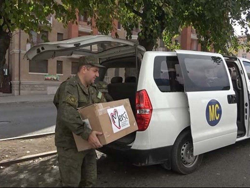 Около 300 тонн гумгруза передано за год миротворцами РФ нуждающимся жителям Карабаха