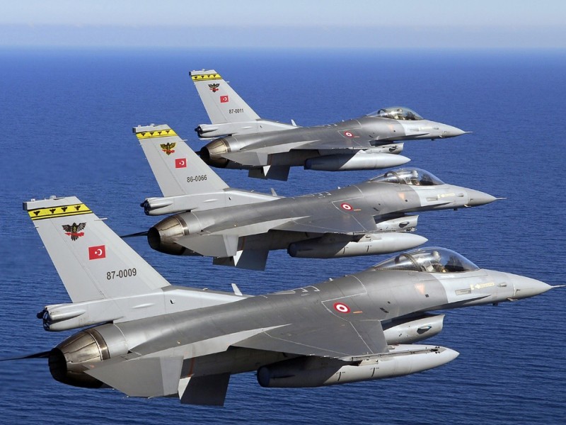 Советник Эрдогана пригрозил сбить греческие истребители и потопить французский авианосец
