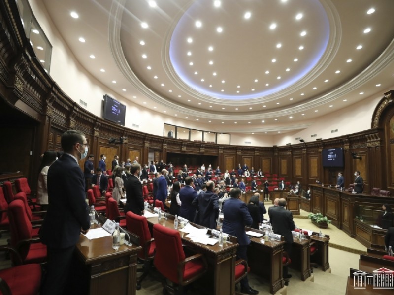Депутаты НС Армении почтили минутой молчания память жертв злодеяния 27 октября 1999 года 