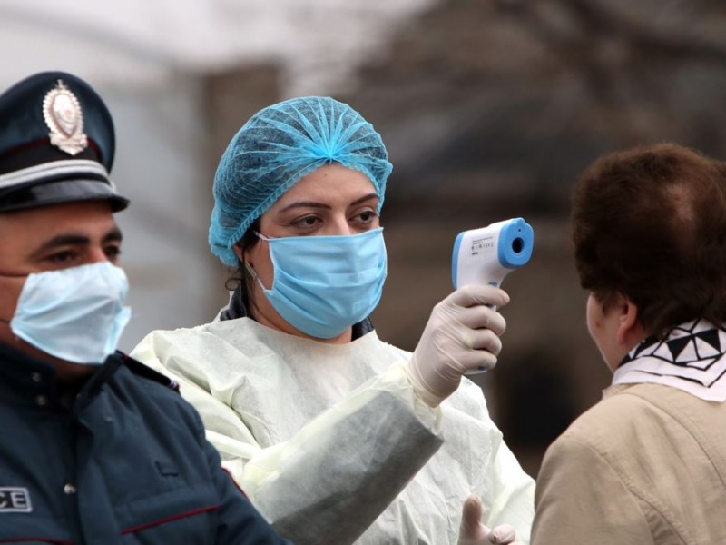 В Армении состояние двух пациентов, инфицированных коронавирусом, крайне тяжелое