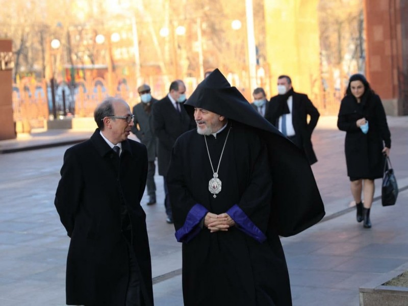 Глава МИД Армении посетил храмовый комплекс Армянской апостольской церкви в Москве