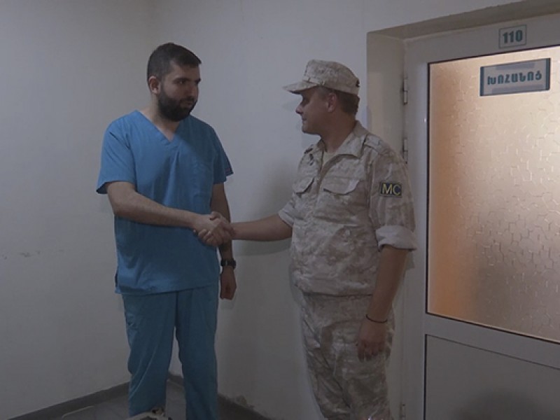 Российские миротворцы передали медоборудование для детской больницы в Карабахе