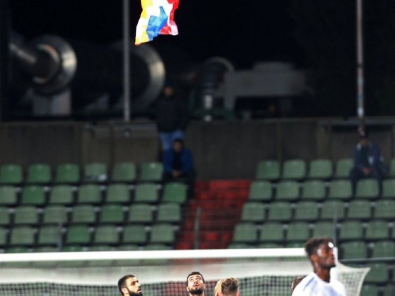 Дрон с флагом Республики Арцах привел к остановке матча «Дюделанж» – «Карабах» (видео)