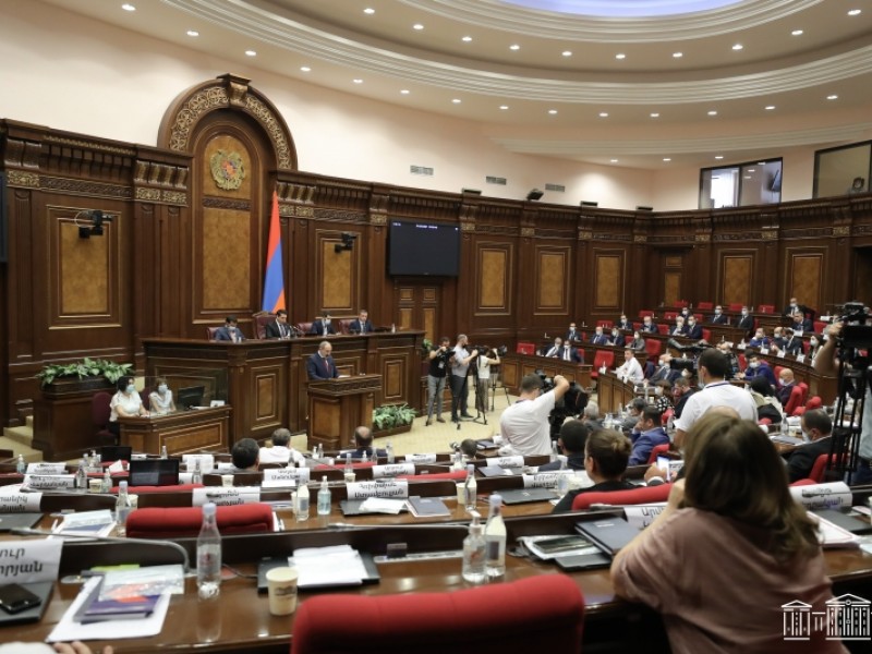 Программа правительства принята: Оппозиция бойкотировала голосование