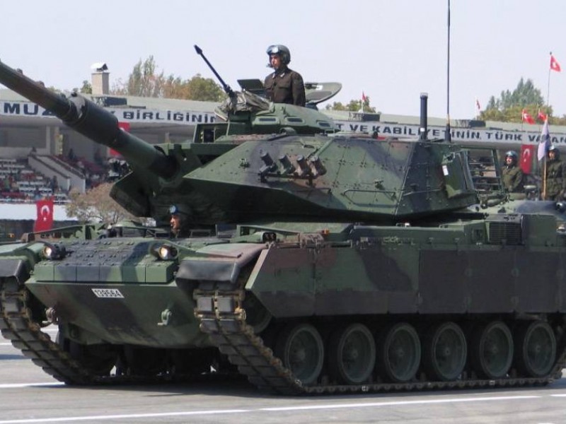 Турция перебросила танки на границу с Сирией