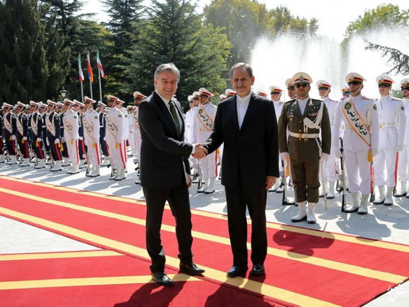 Премьер-министр Армнеии в Иране: подписано три документа о сотрудничестве