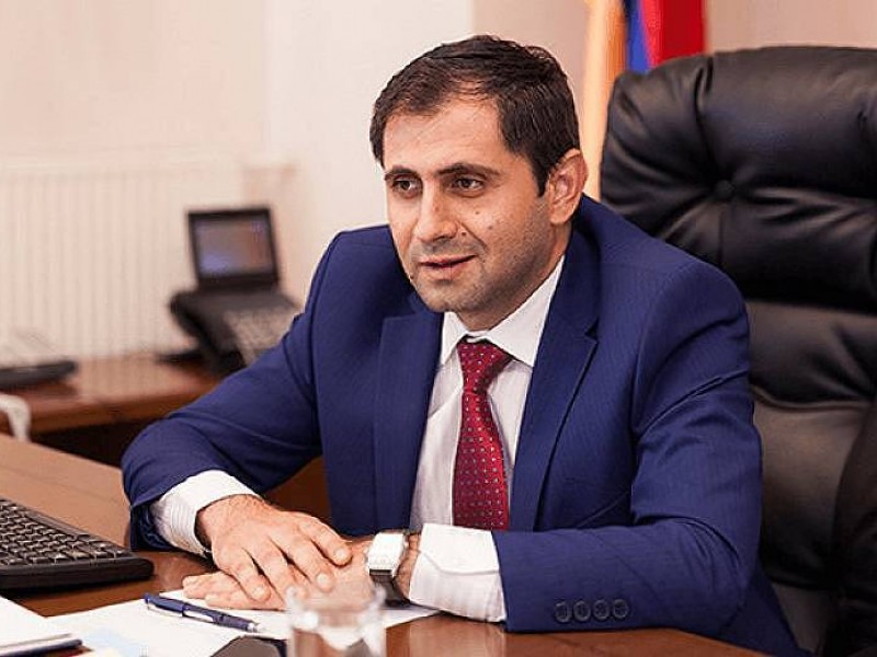 Министр территориального управления и инфраструктур Армении самоизолировался