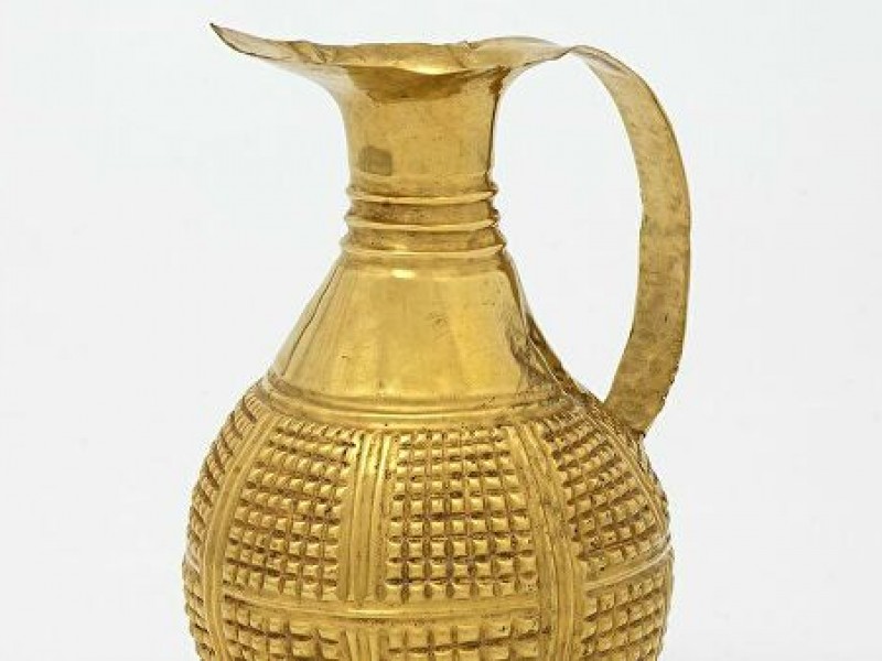 Великобритания вернула Турции золотой кувшин возрастом 4250 лет