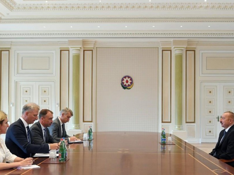 Алиев обсудил со спецпредставителем ЕС вопросы сотрудничества и карабахский конфликт