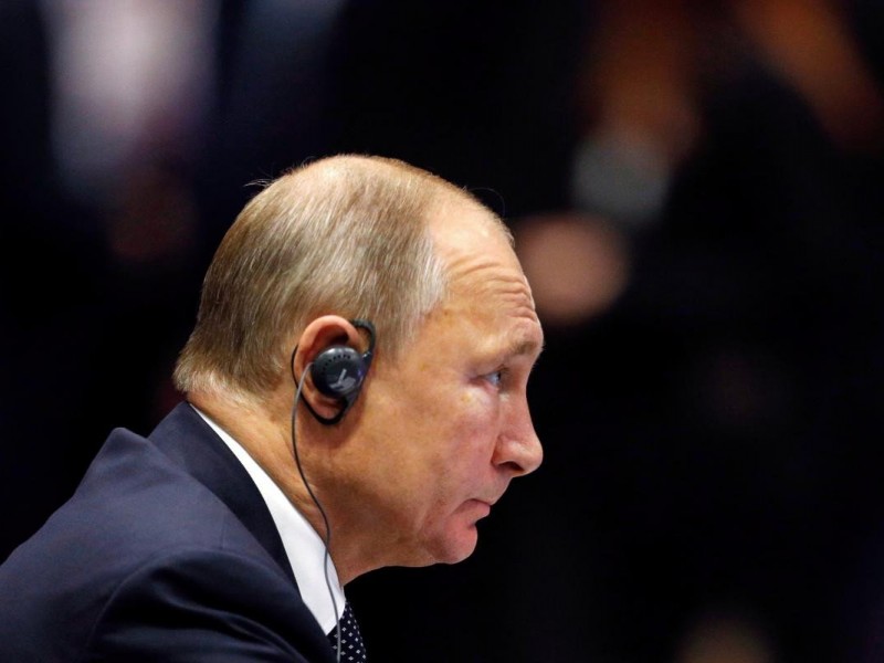 Песков рассказал, почему у Путина не может быть смартфона