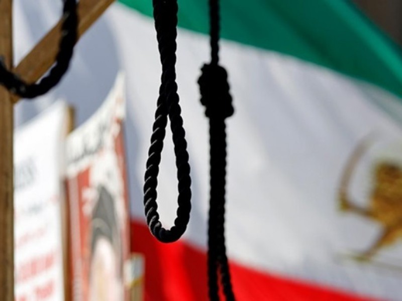 В Иране был публично казнен через повешение участник акций протеста