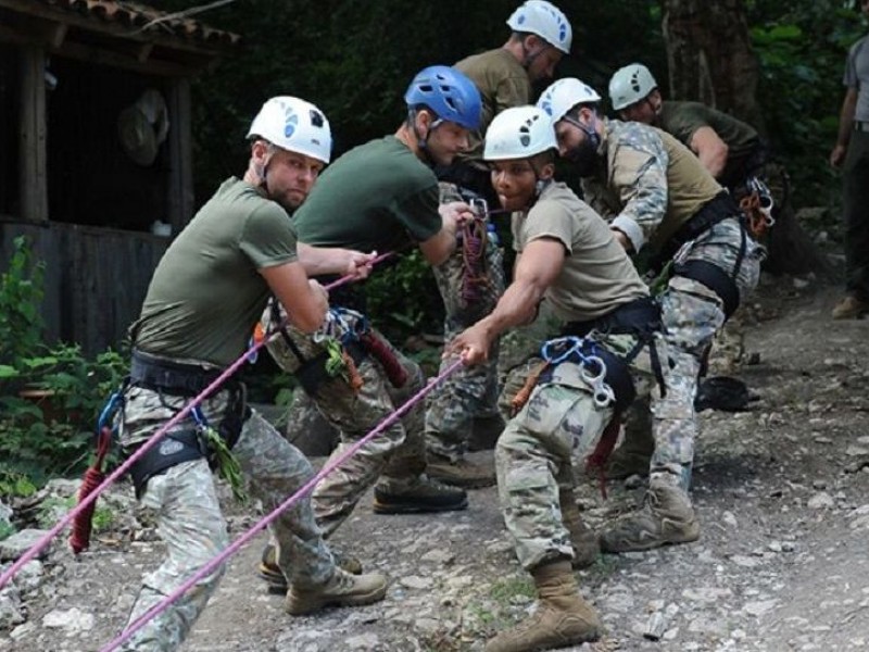 Военнослужащие из Армении принимают участие в учениях в Школе горной подготовки в Грузии