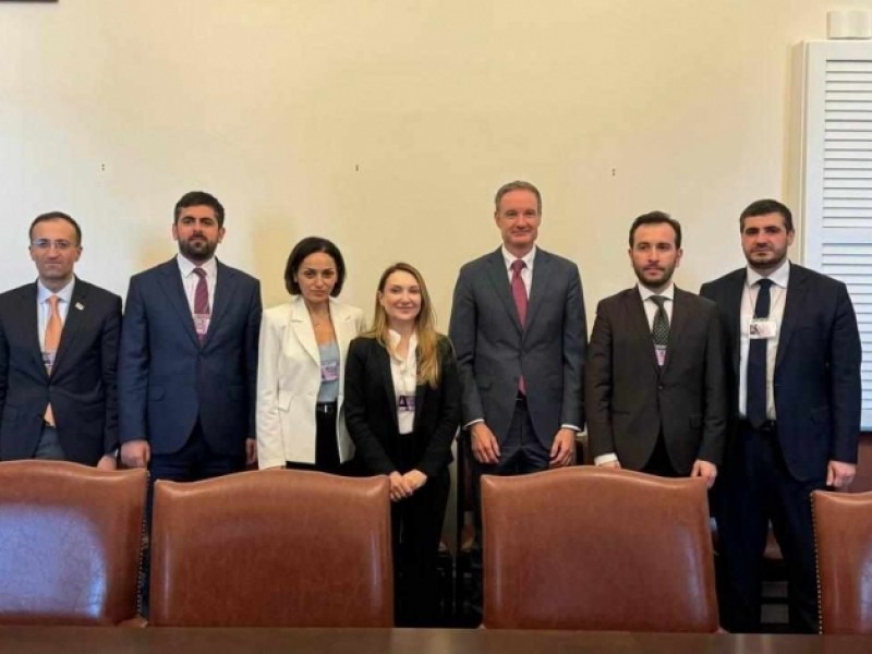 Армянские депутаты встретились с помощником президента США Джо Байдена по особым вопросам