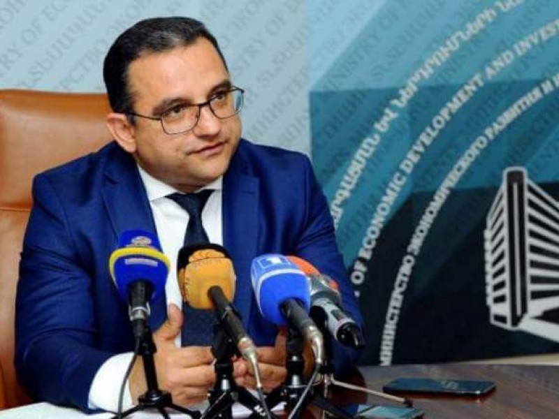 Министр экономики Тигран Хачатрян подал в отставку