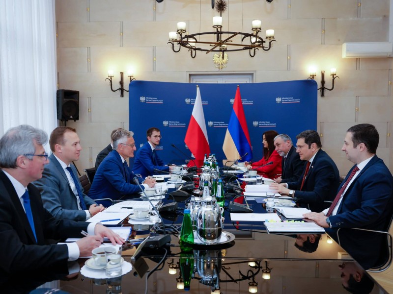 Армения и Польша проводят политические консультации