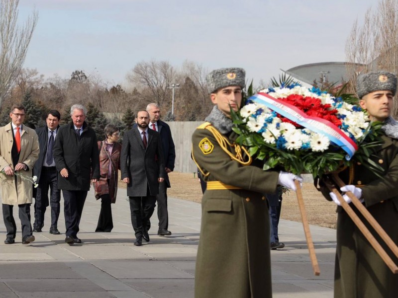 Глава МИД Люксембурга посетил Мемориал памяти жертвам Геноцида армян