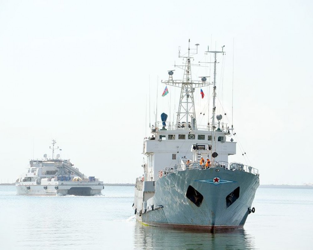 Корабли Каспийской флотилии ВМФ России вошли в порт Баку 