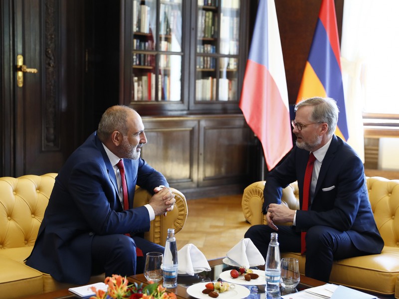 Пашинян и Фиала обсудили дальнейшее развитие армяно-чешских отношений