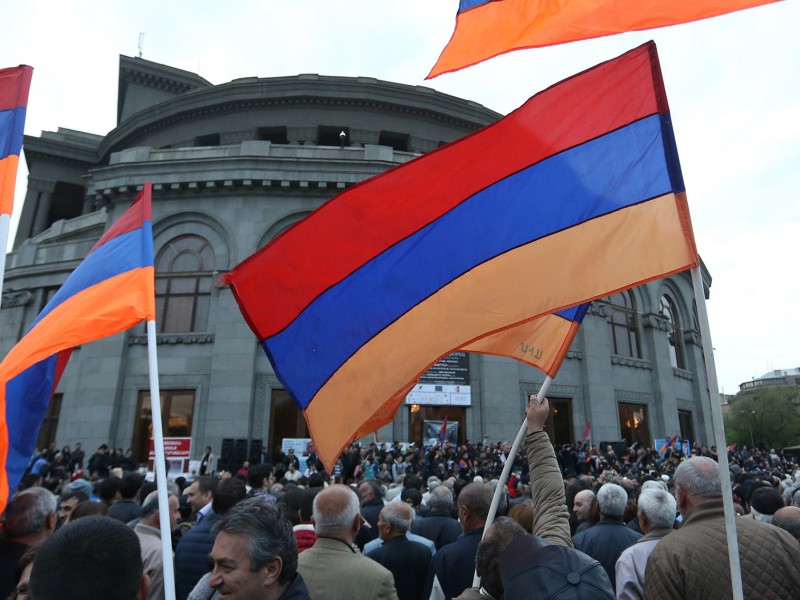 Совет 17 партий созывает митинг на площади Свободы