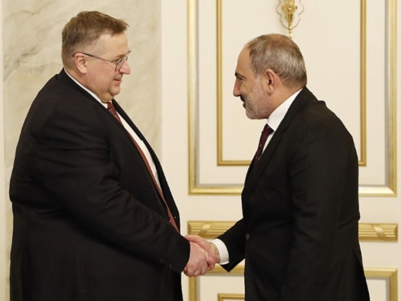 Россия ждет Пашиняна на саммите ЕАЭС в Москве - Оверчук