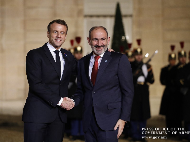 Пашинян принял участие в официальном приеме от имени президента Франции 
