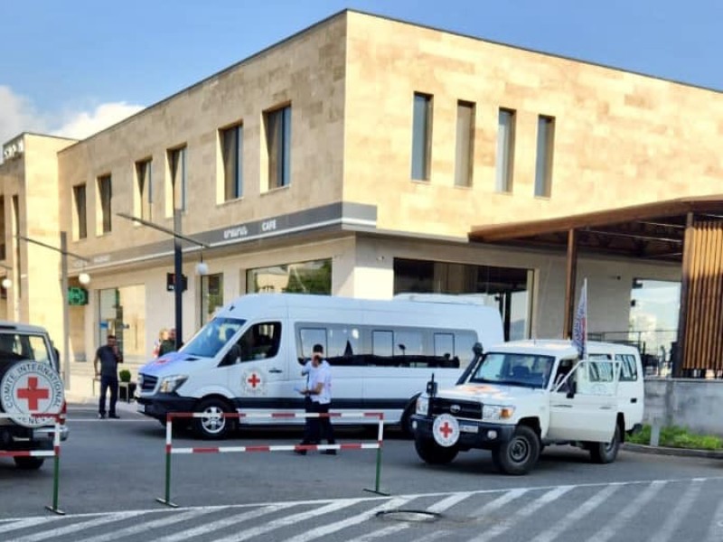 МККК перевез 15 пациентов из Арцаха в специализированные медцентры Армении