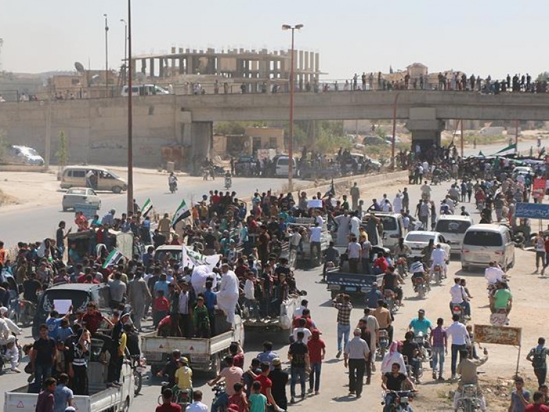 Сирийские власти открыли гуманитарный коридор в Идлибе для мирных жителей