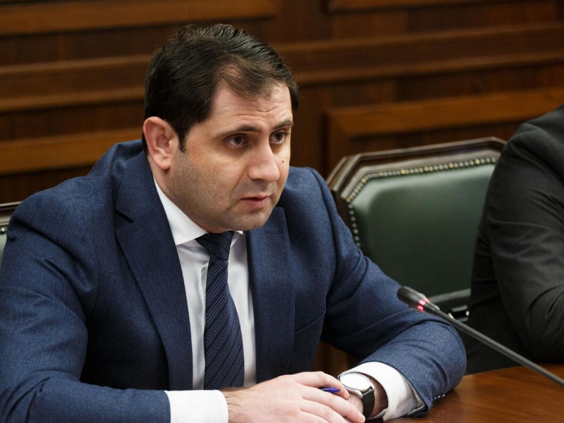 Министр обороны Армении принял посла Франции