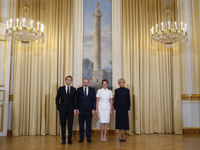 Пашинян вместе с супругой принял участие в официальном ужине от имени президента Франции