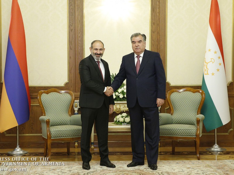 Президент Таджикистана направил поздравительное послание Николу Пашиняну