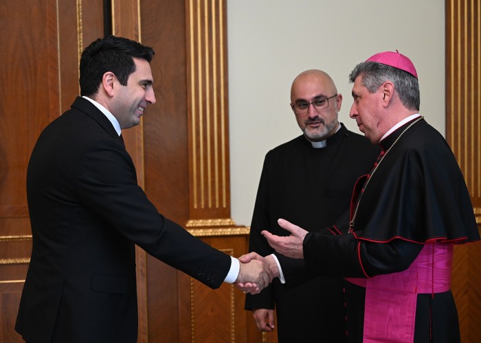 Ալեն Սիմոնյանն ընդունել է Հայաստանում Սուրբ Աթոռի առաքելական նվիրակին